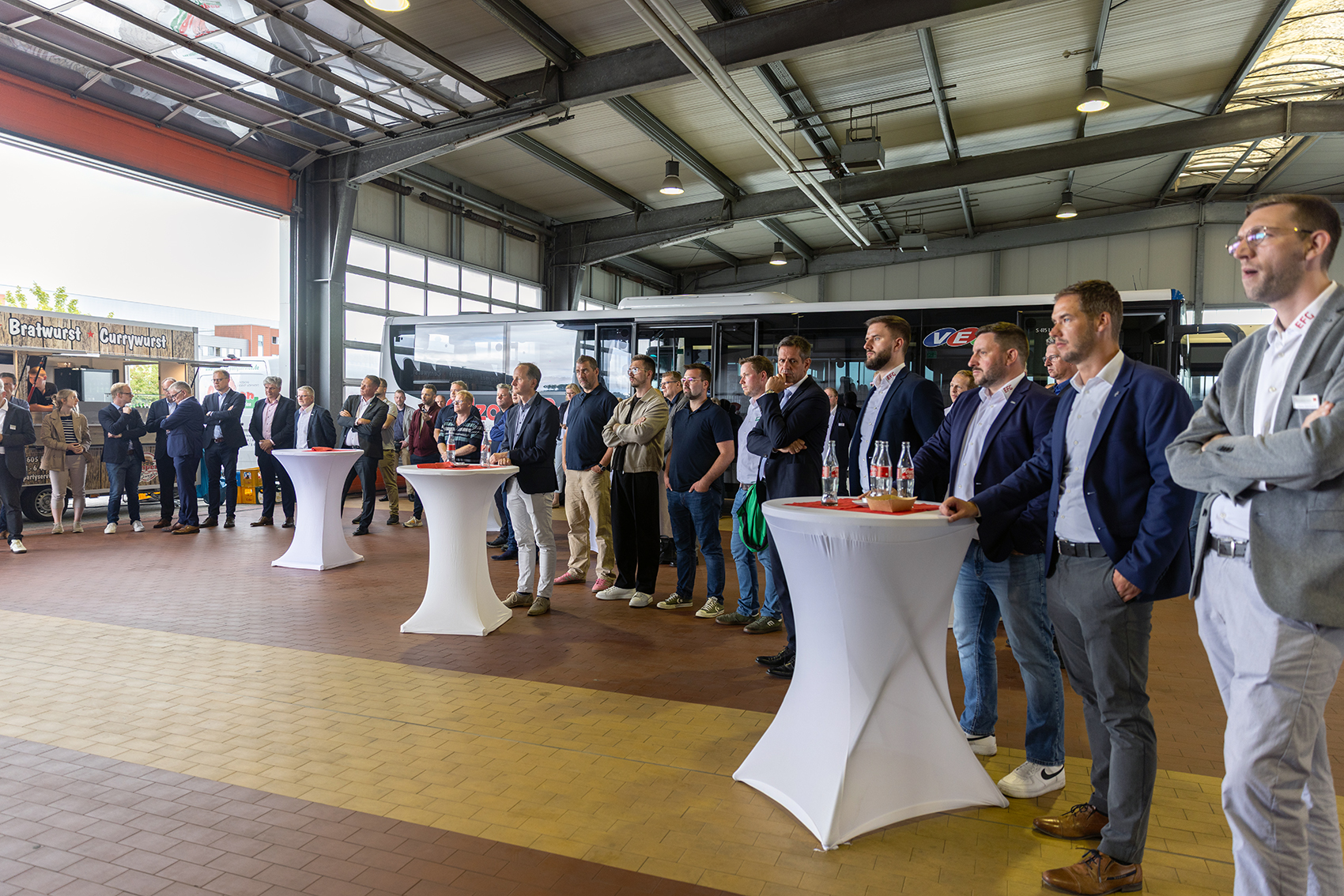 Ministerpräsident Olaf Lies weiht ELMI DSP400 und Hub400 bei Edzards Reisen in Aurich ein