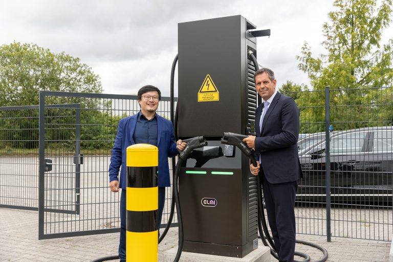 Ministerpräsident Olaf Lies weiht ELMI DSP400 und Hub400 bei Edzards Reisen in Aurich ein